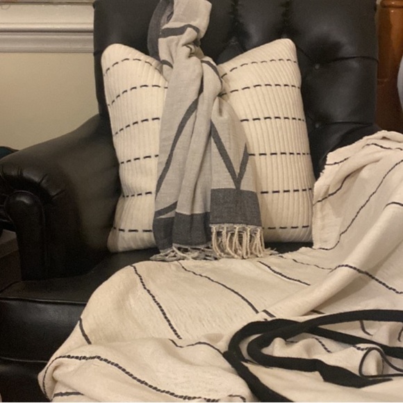 Comfort Set Pillow, Throw & Wrap Natural Black Woven Cashmere Blend Fabulous Set - Picture 6 of 15